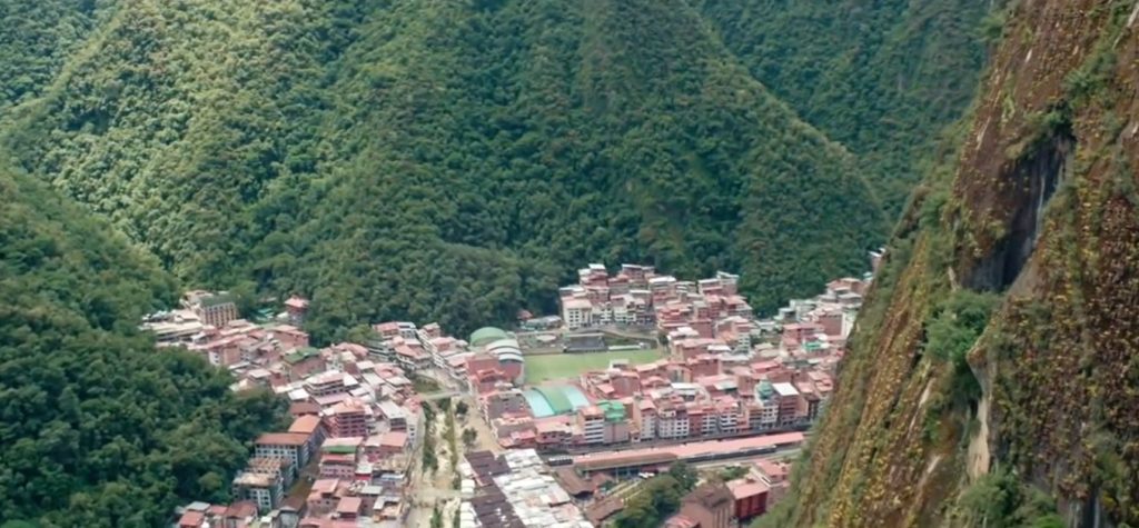 Greenland: Perú — Aguas Calientes — still 9