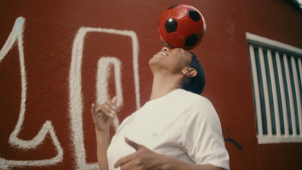 La Miss Coca Cola — still 4