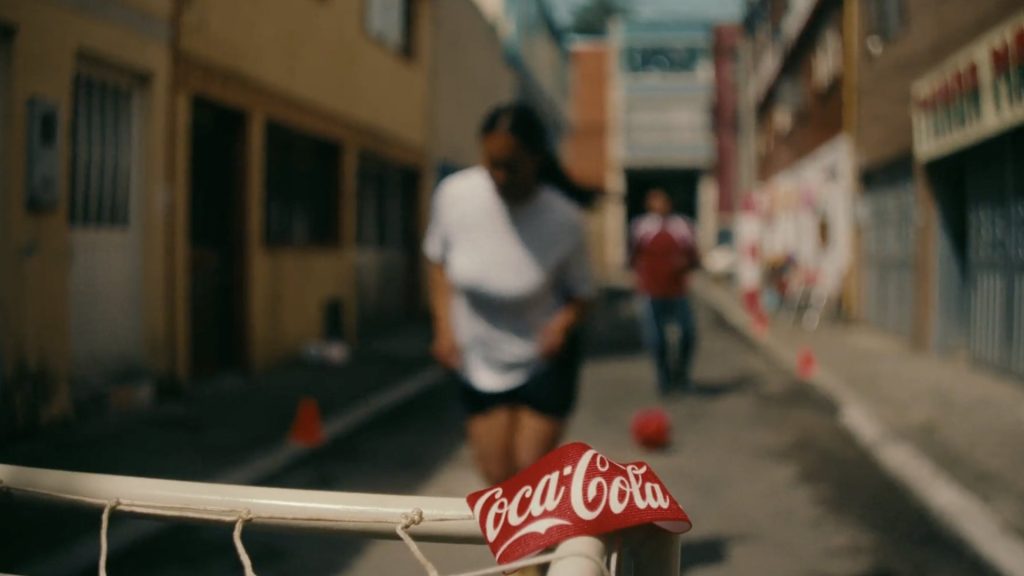La Miss Coca Cola — still 6