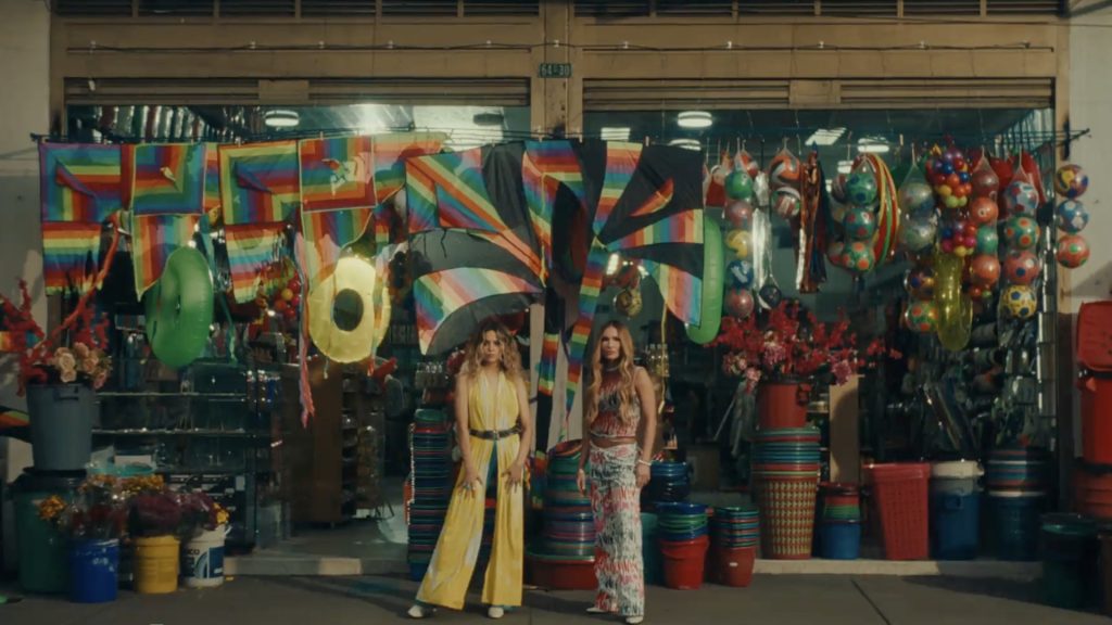 La Miss Coca Cola — still 9