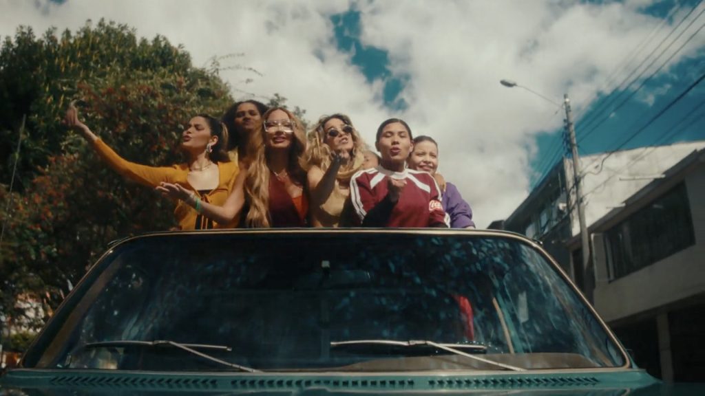 La Miss Coca Cola — still 12